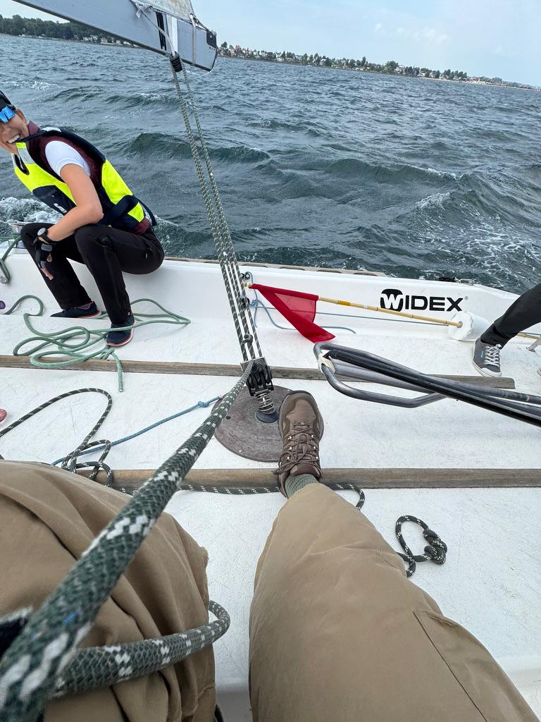 Я держу грот парус за шкот